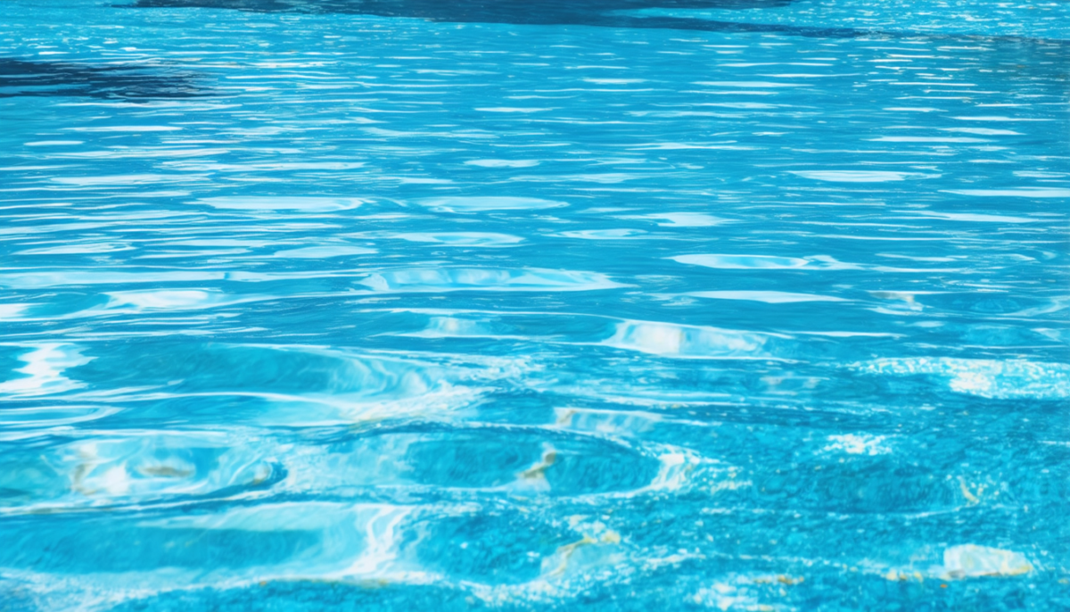 découvrez comment optimiser l'entretien de votre piscine grâce au bicarbonate de soude avec notre guide pratique simple et efficace.