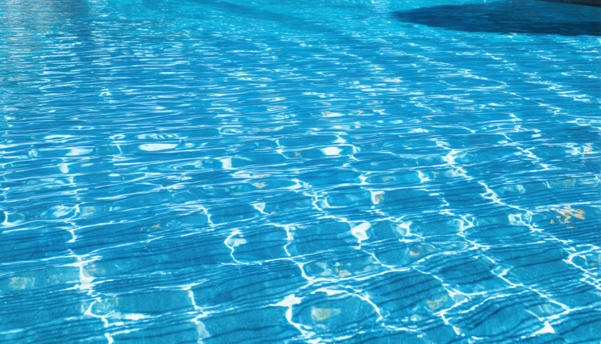 découvrez si l'utilisation du chlore choc est recommandée pour l'entretien des piscines au sel, ses avantages, précautions et conseils pour une eau claire et saine.